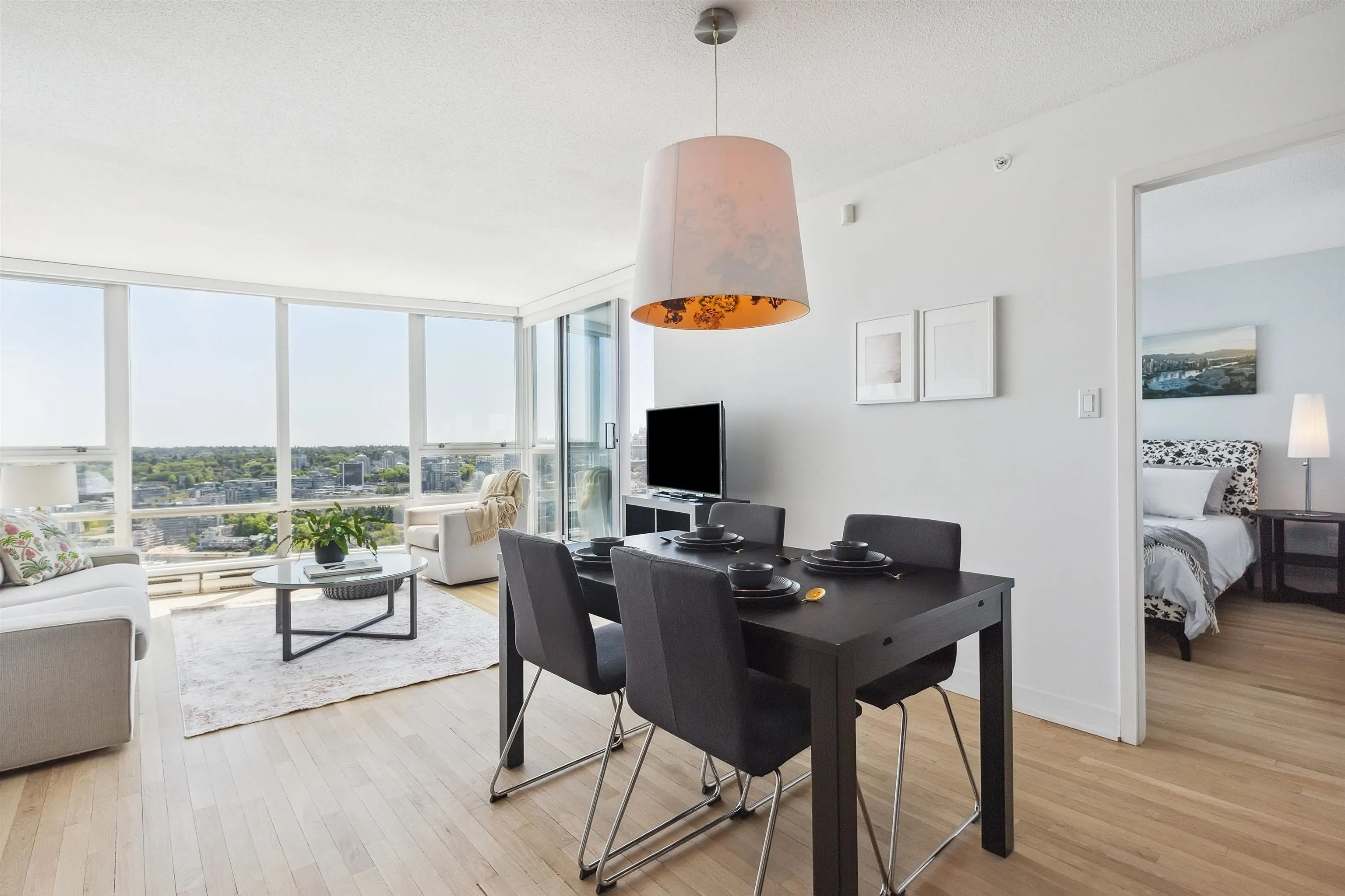 4001 1408 Strathmore Mews