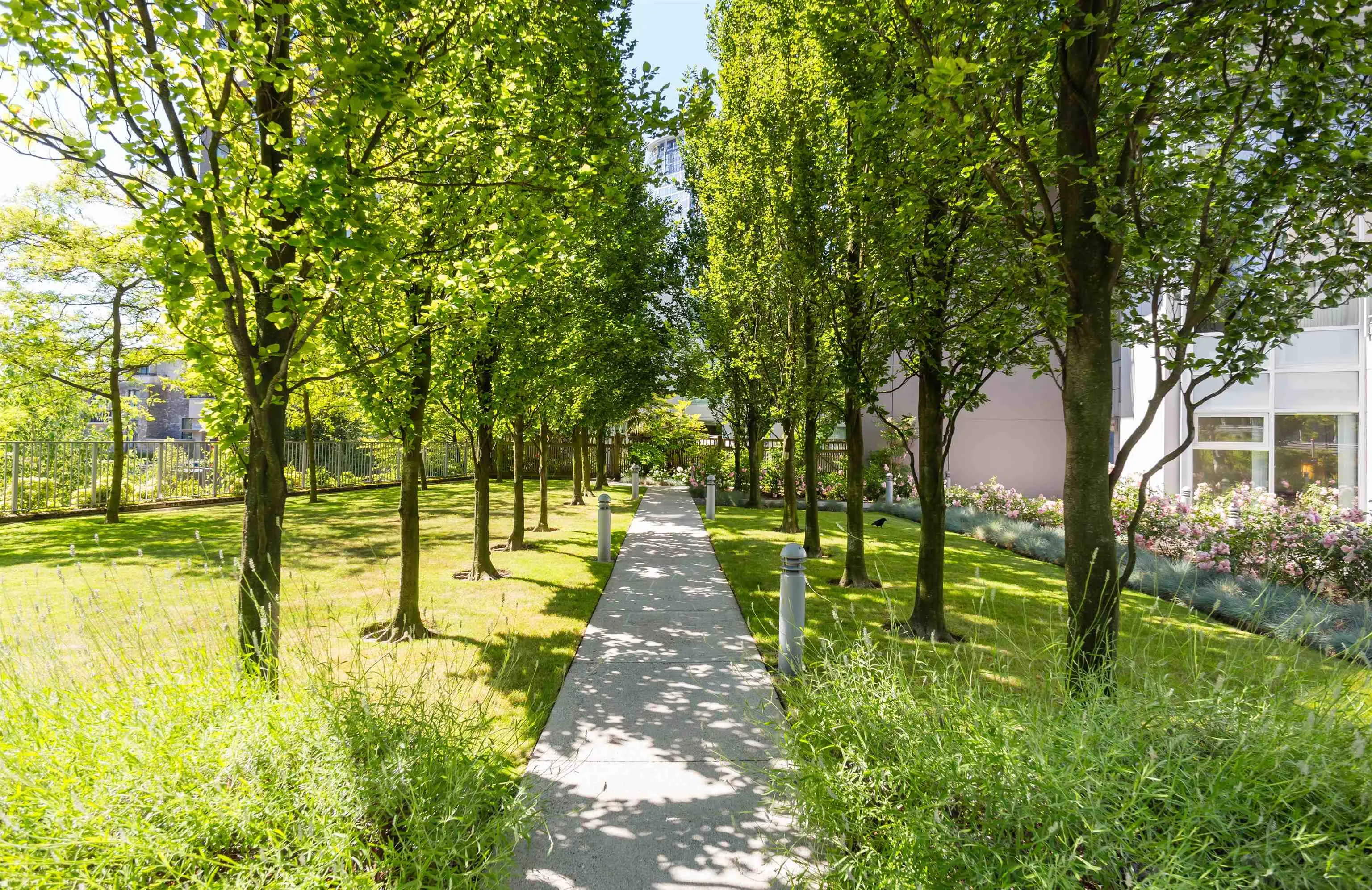 4001 1408 Strathmore Mews