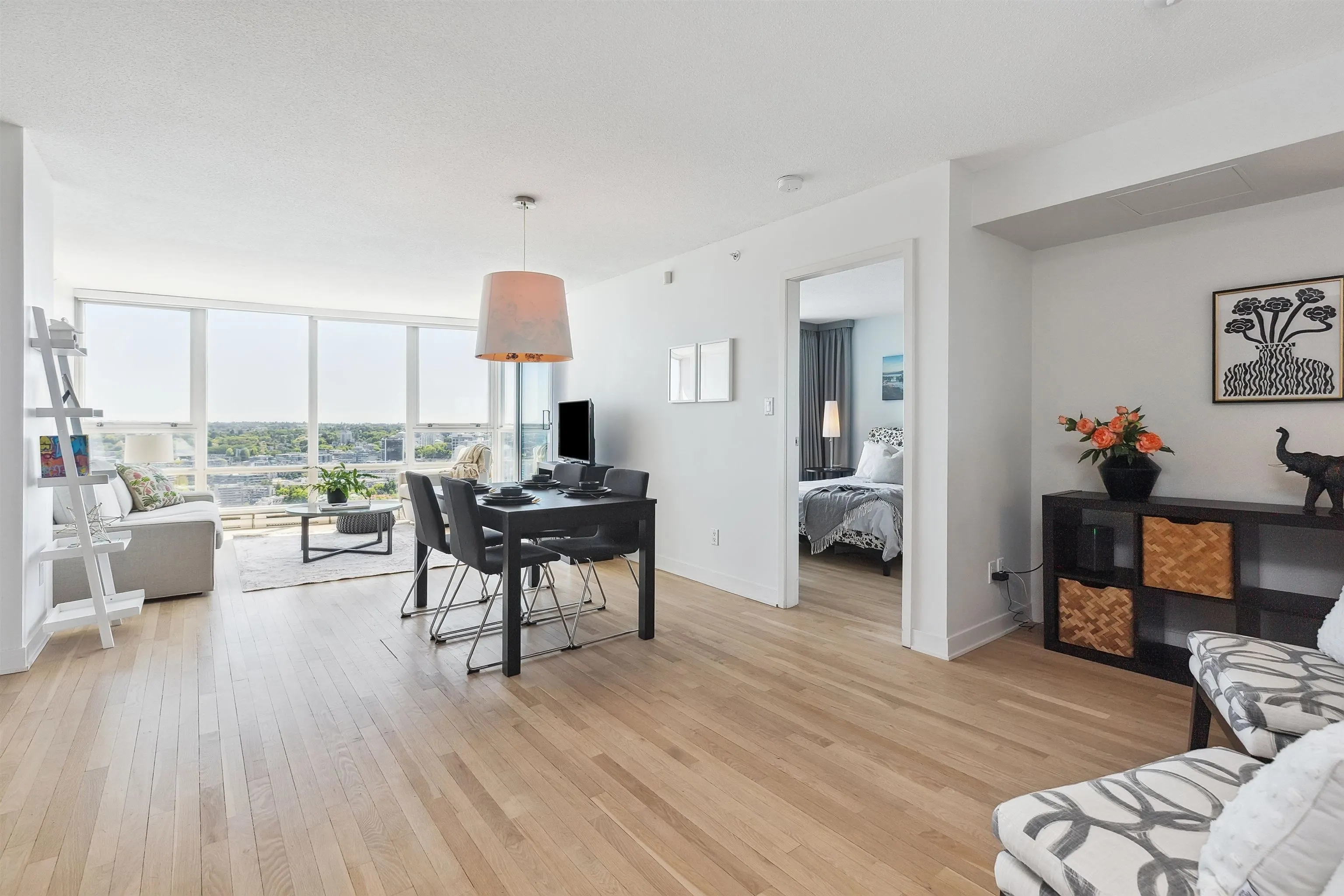 4001 1408 Strathmore Mews