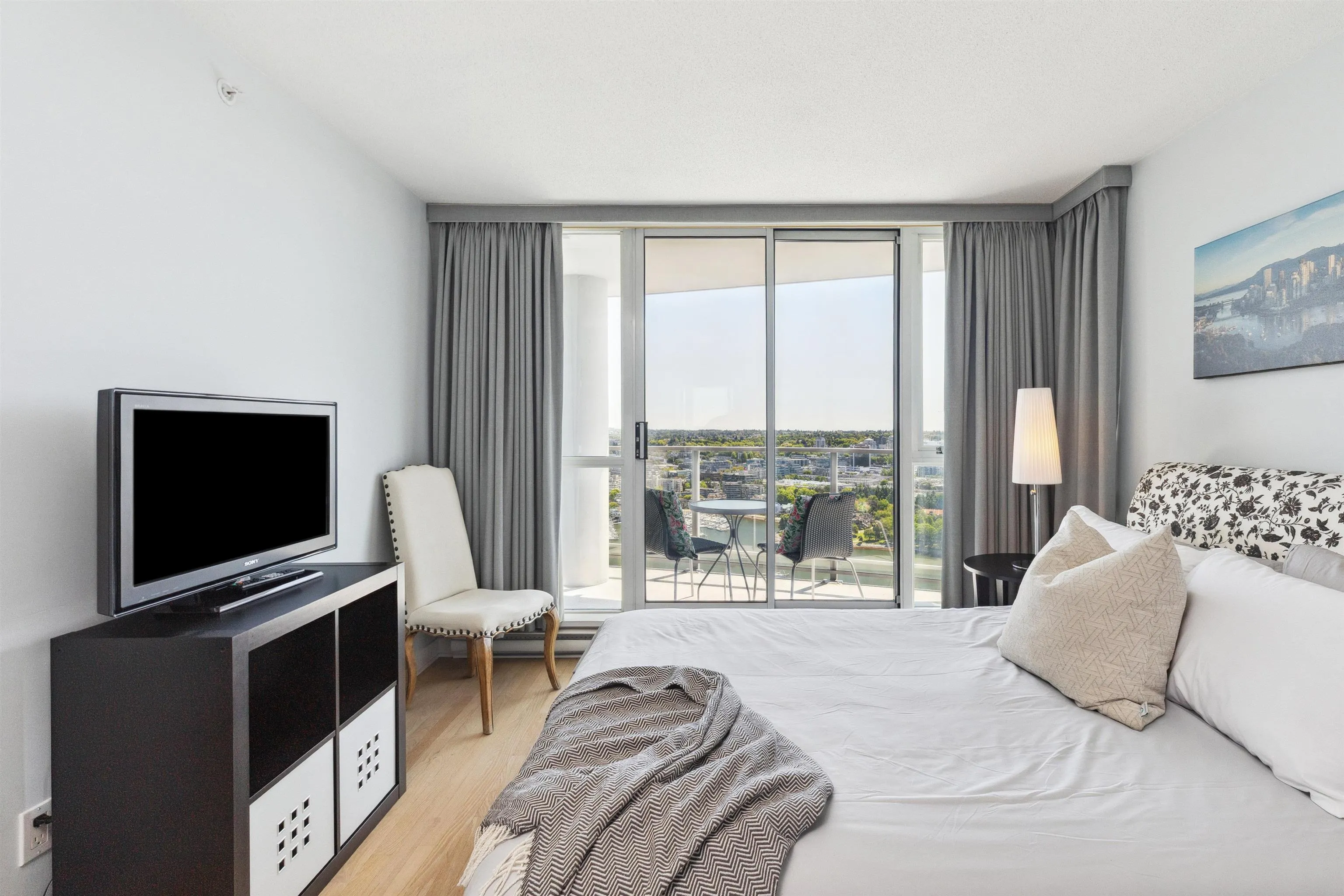 4001 1408 Strathmore Mews