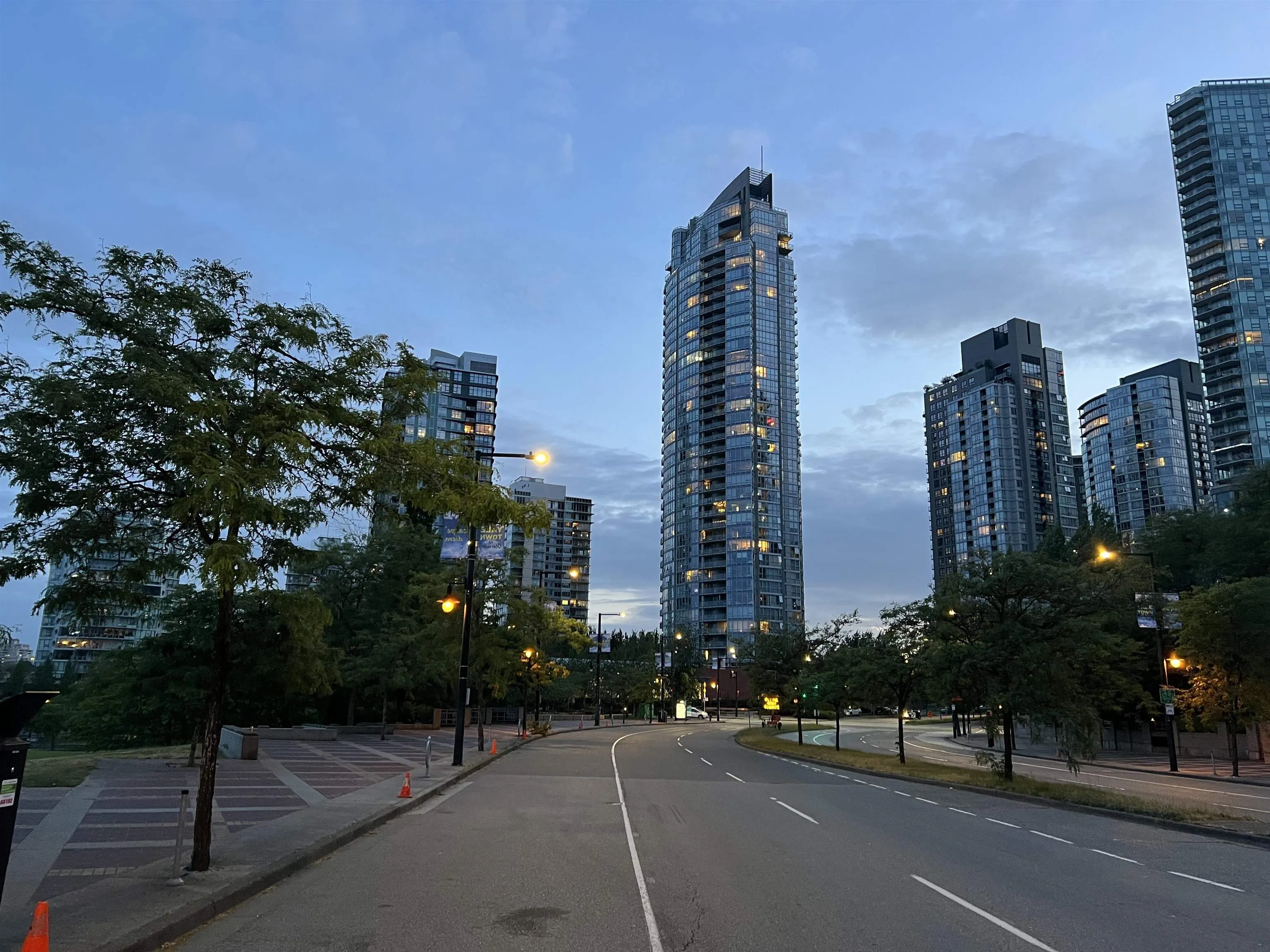 4001 1408 Strathmore Mews