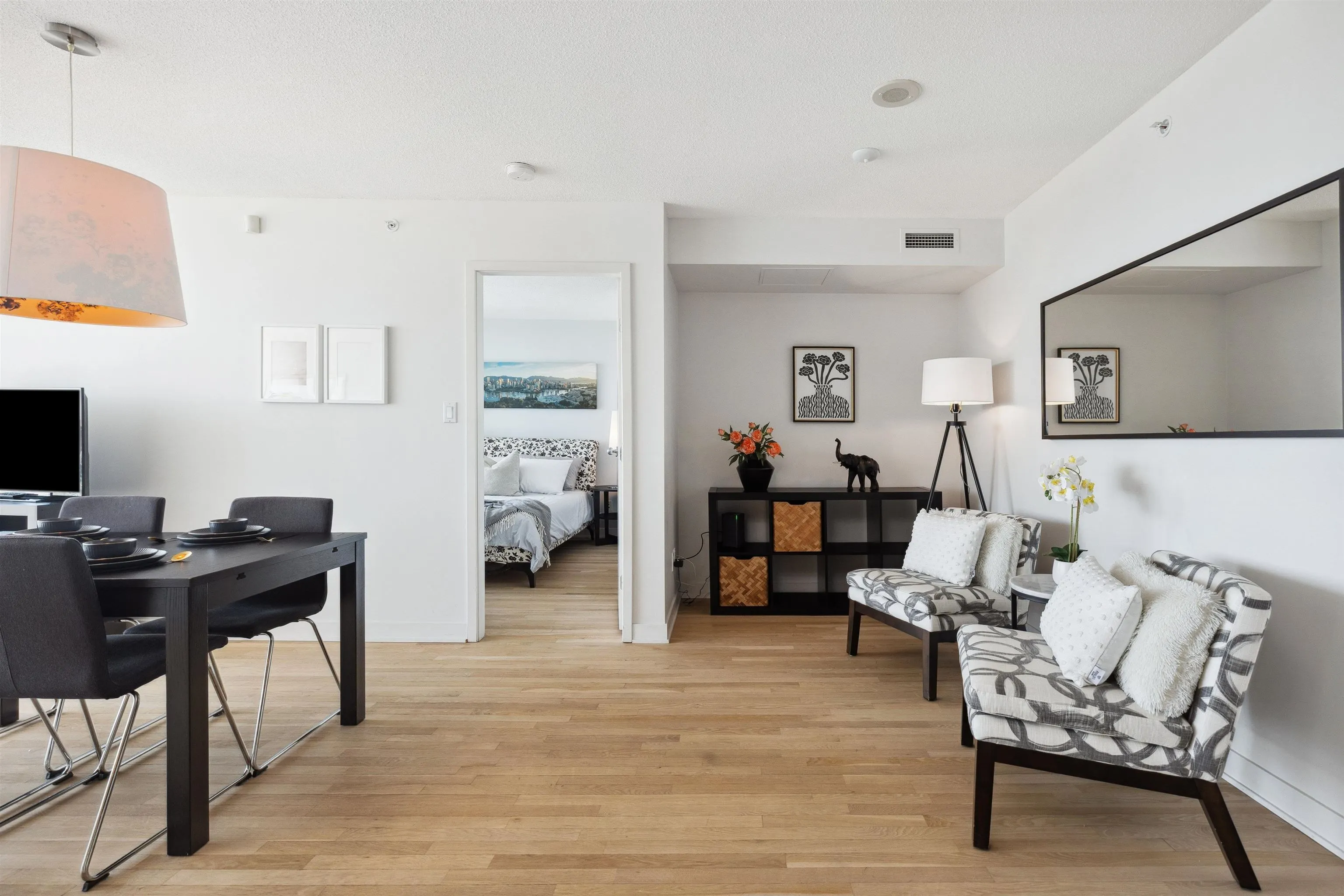 4001 1408 Strathmore Mews