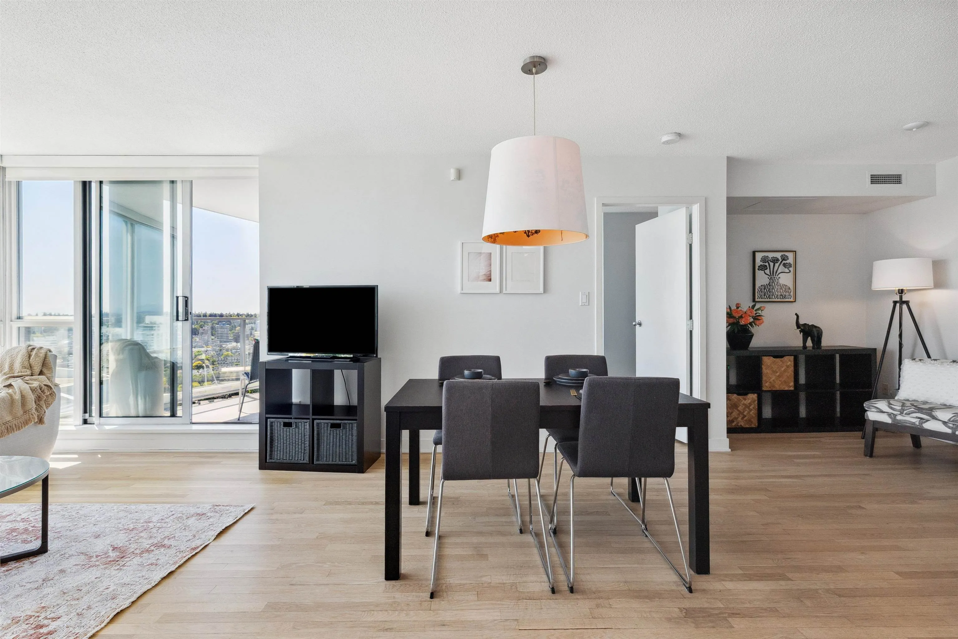 4001 1408 Strathmore Mews