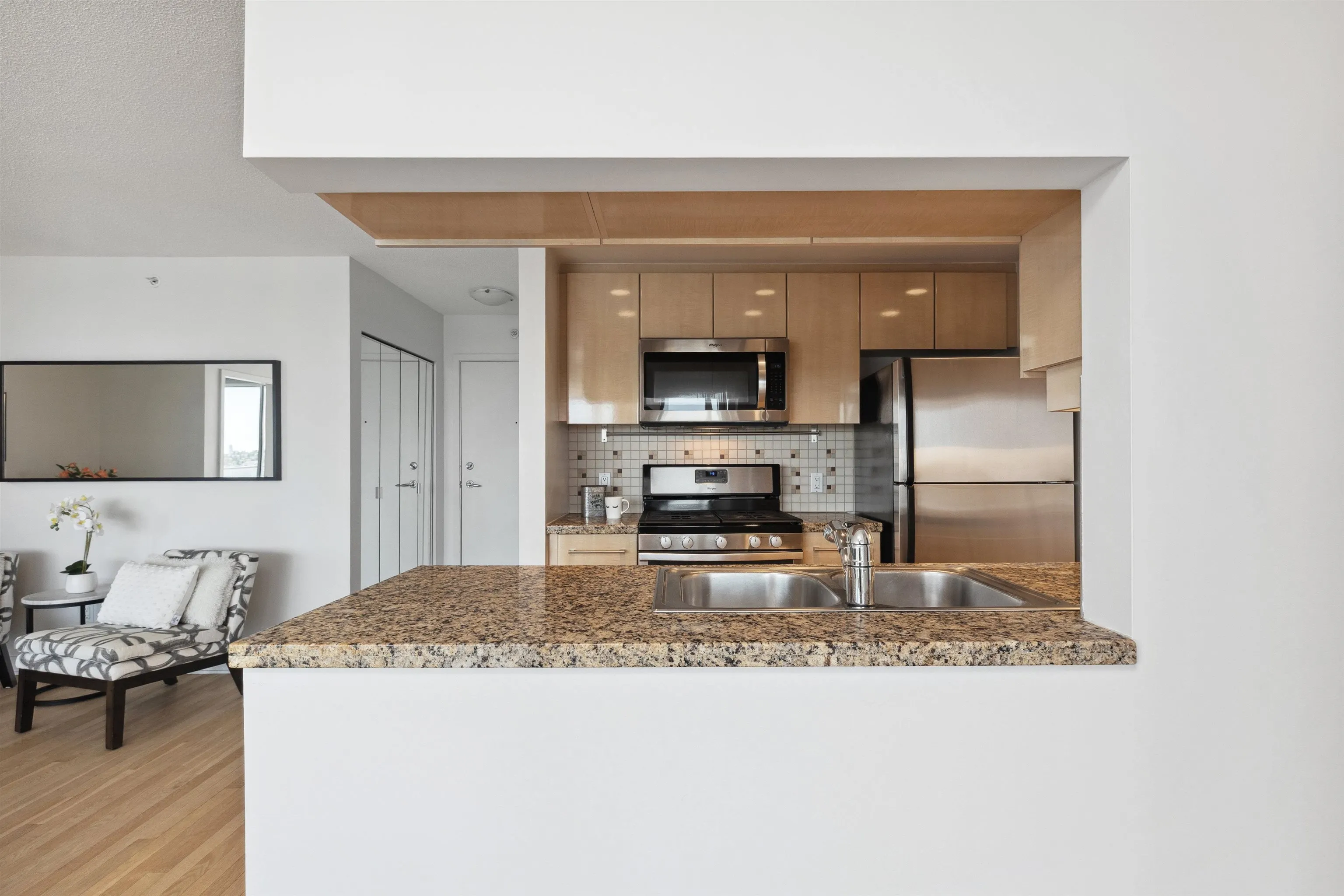 4001 1408 Strathmore Mews