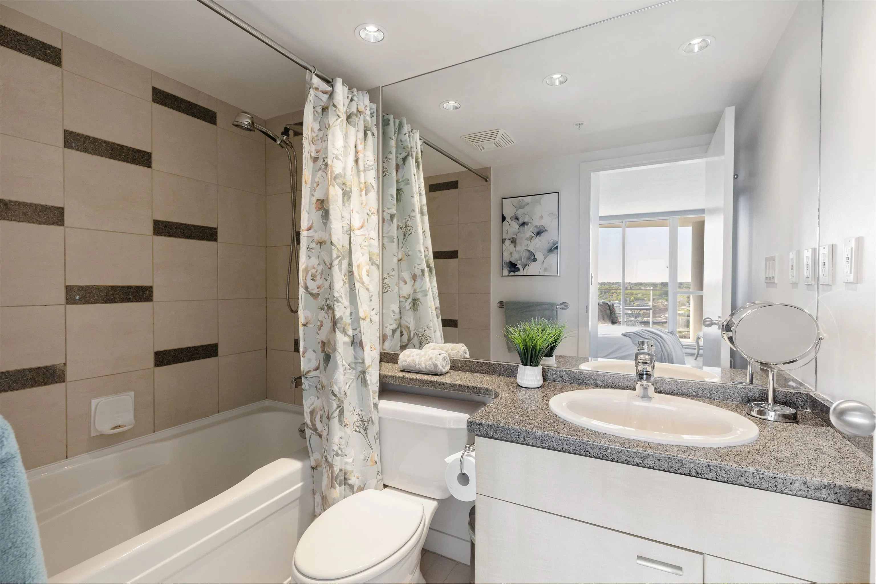 4001 1408 Strathmore Mews