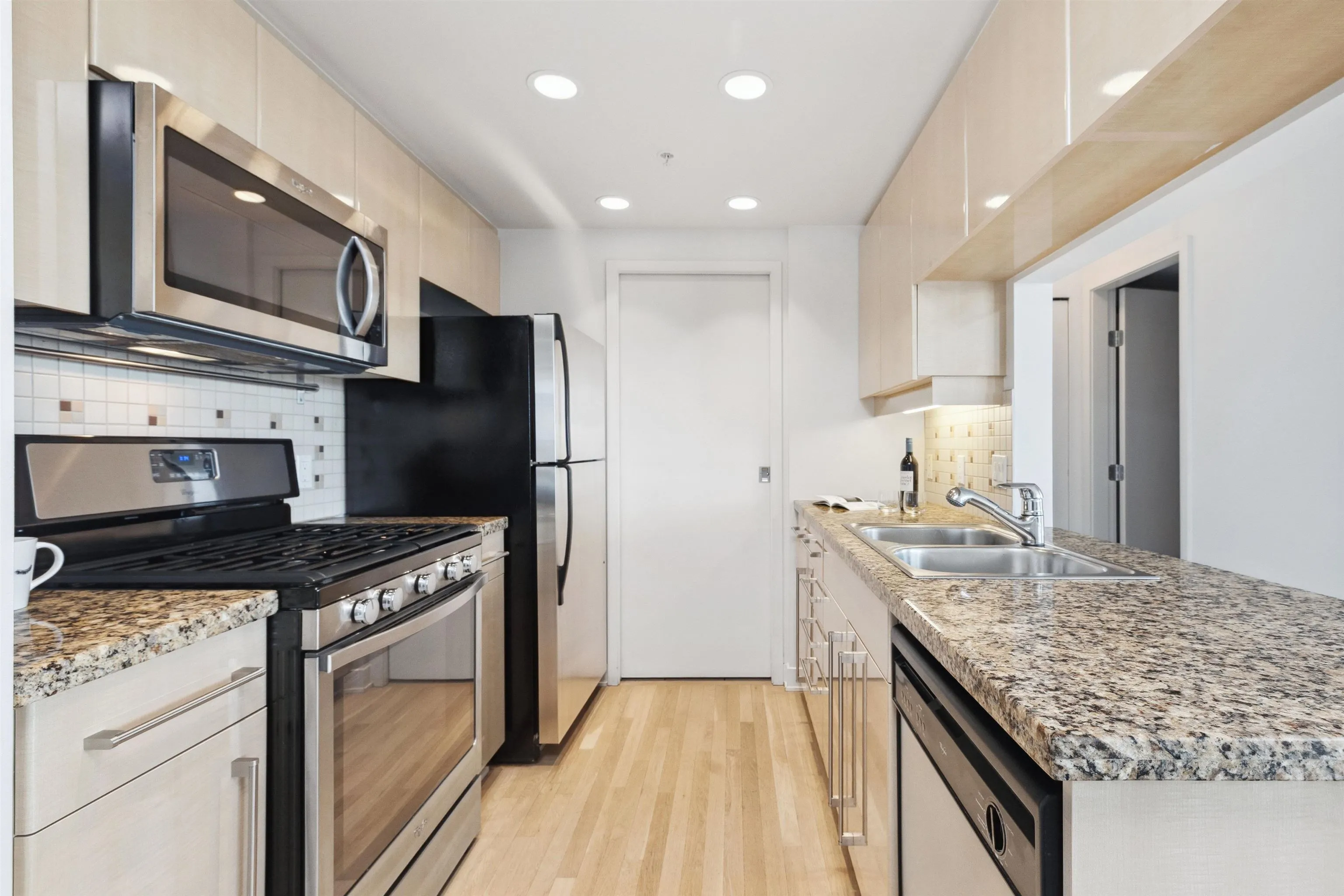 4001 1408 Strathmore Mews