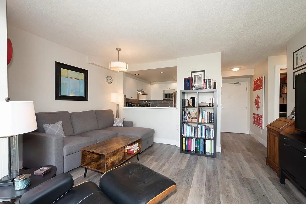 305 1688 Robson Street