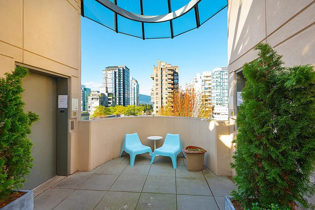 305 1688 Robson Street