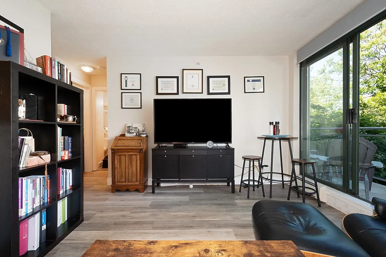 305 1688 Robson Street