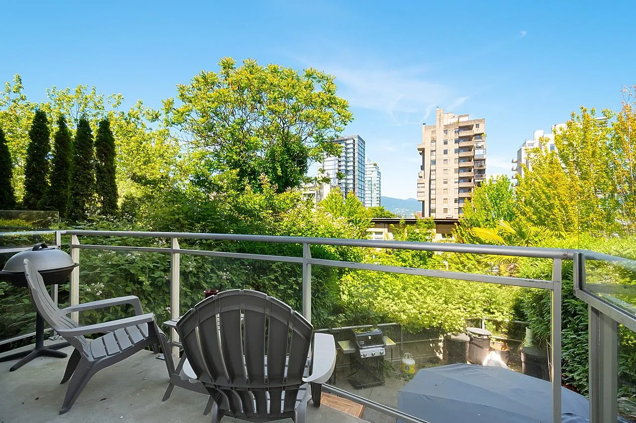 305 1688 Robson Street