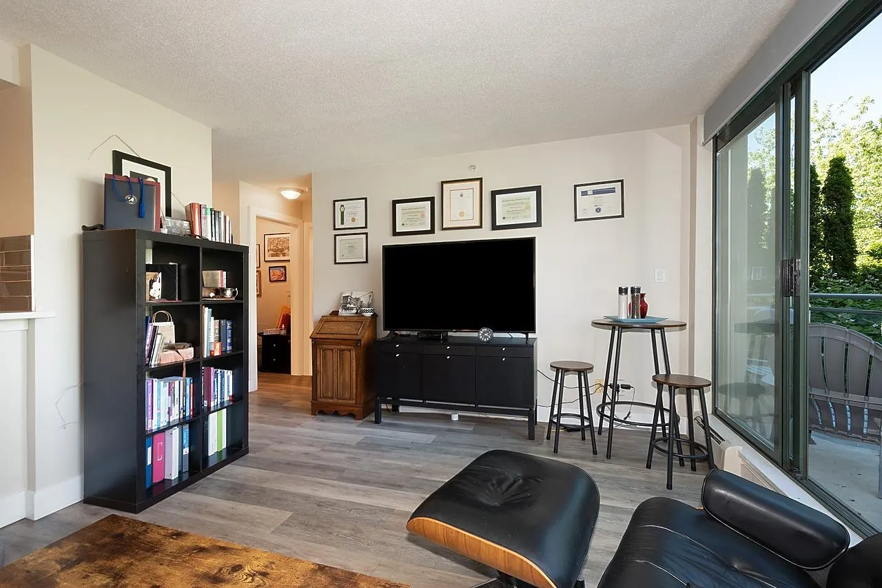 305 1688 Robson Street