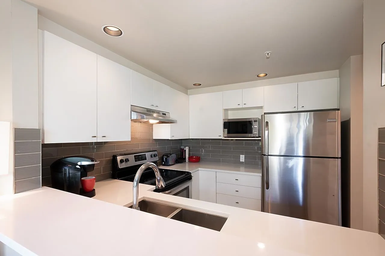 305 1688 Robson Street