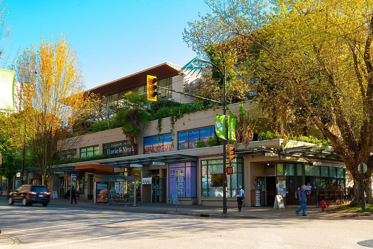 305 1688 Robson Street