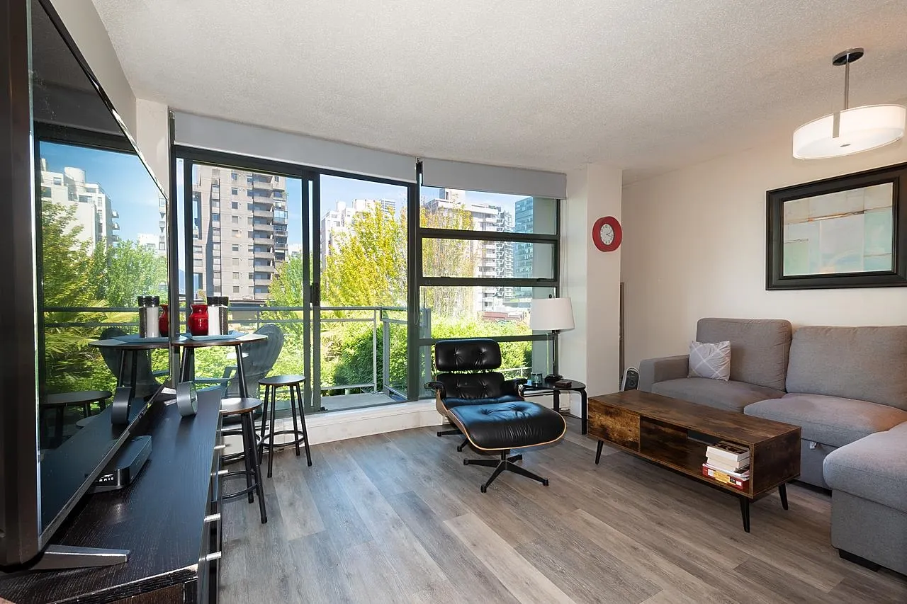 305 1688 Robson Street