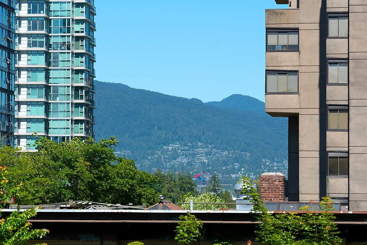 305 1688 Robson Street