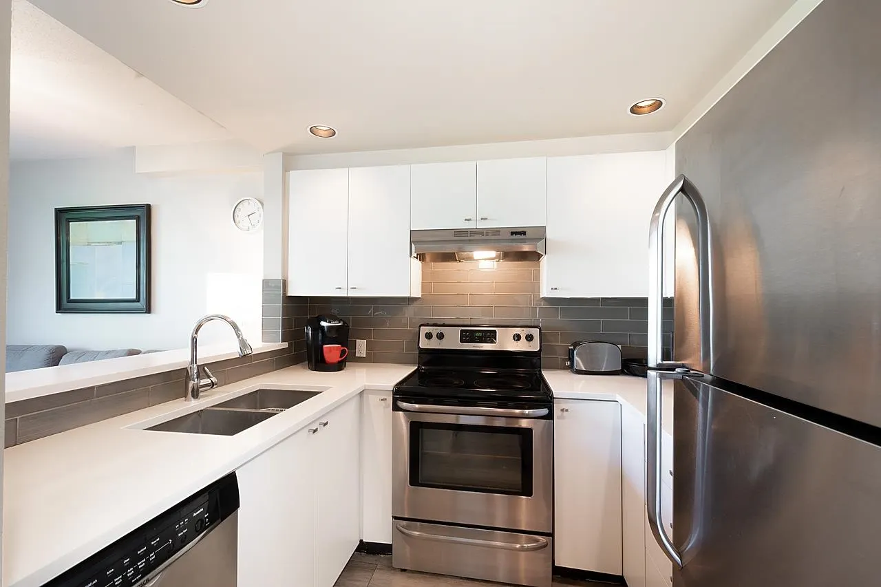 305 1688 Robson Street