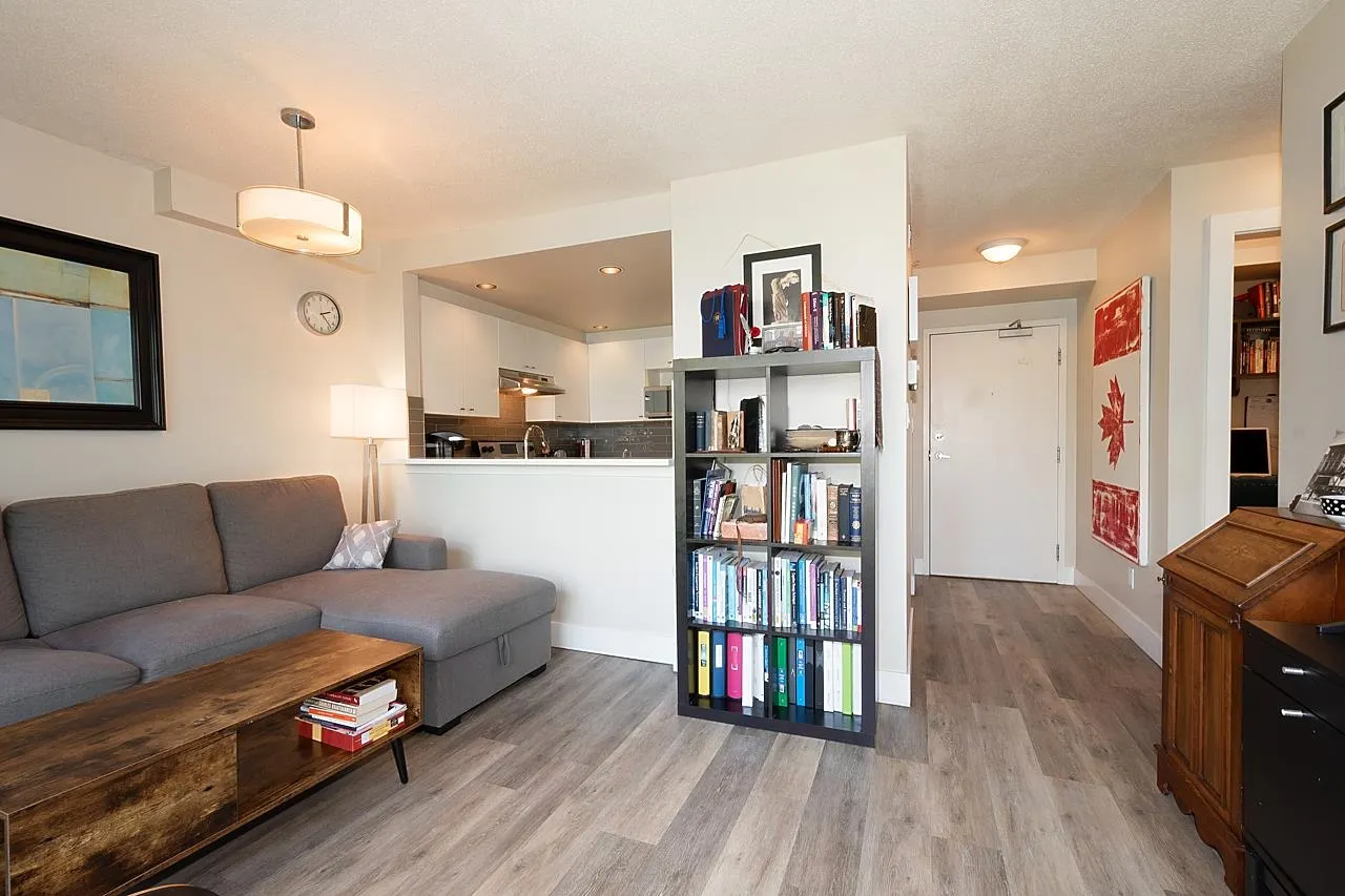 305 1688 Robson Street