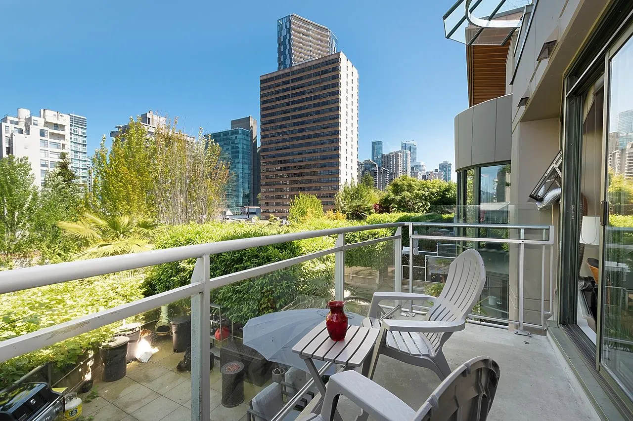305 1688 Robson Street