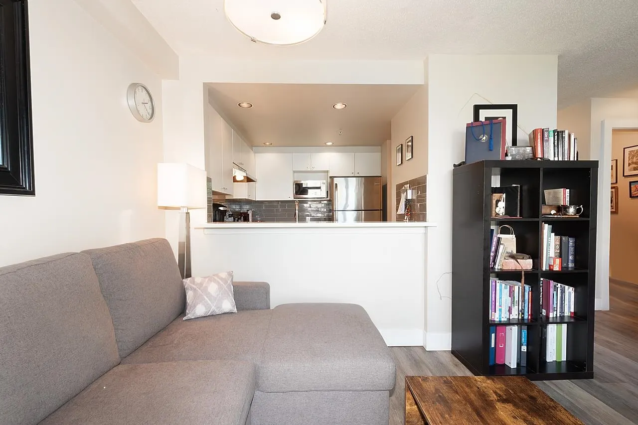 305 1688 Robson Street