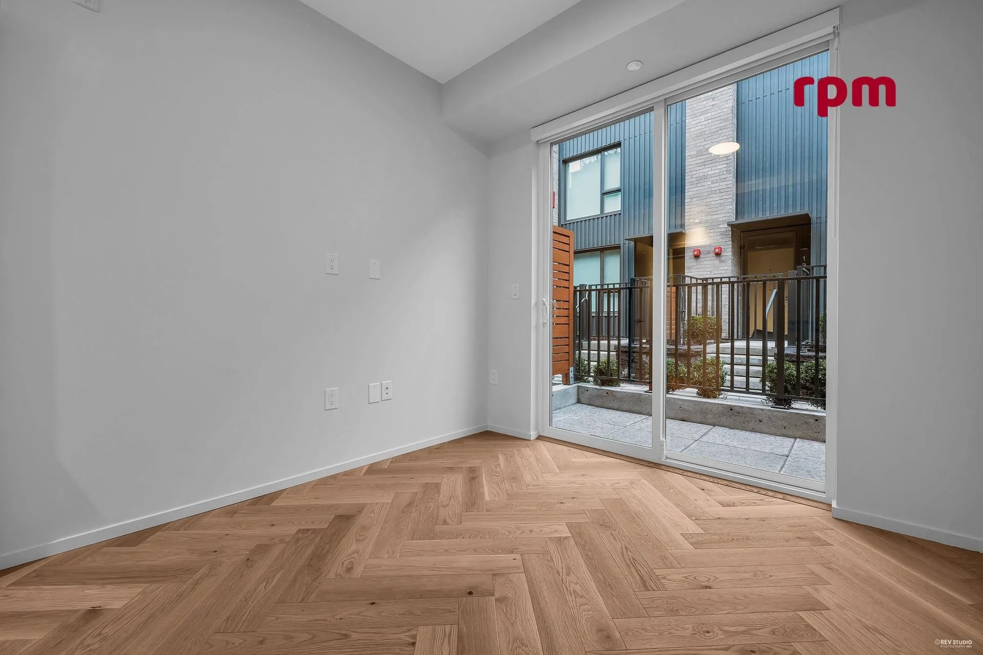 1xx 775 W 49th Avenue