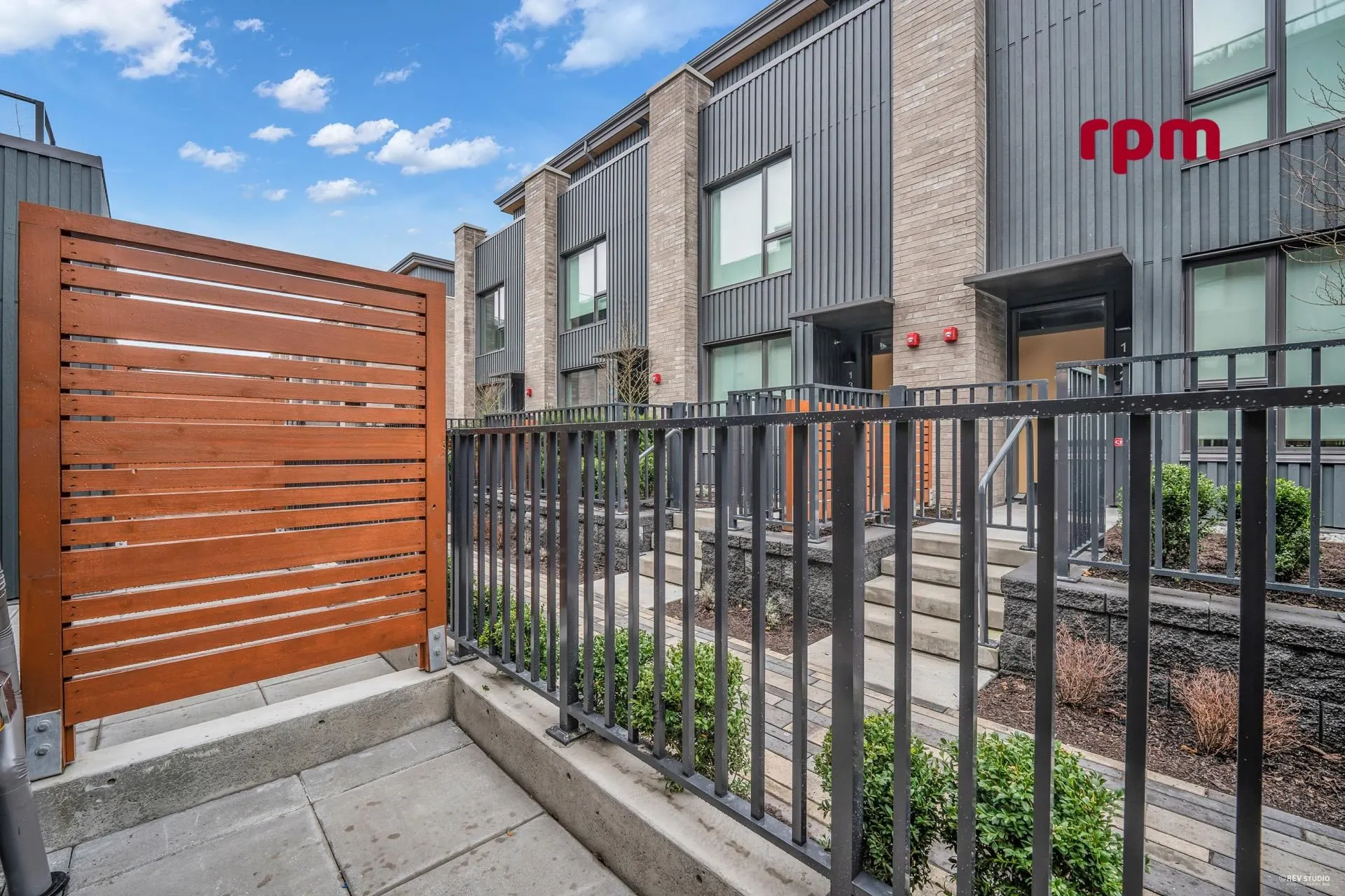 1xx 775 W 49th Avenue