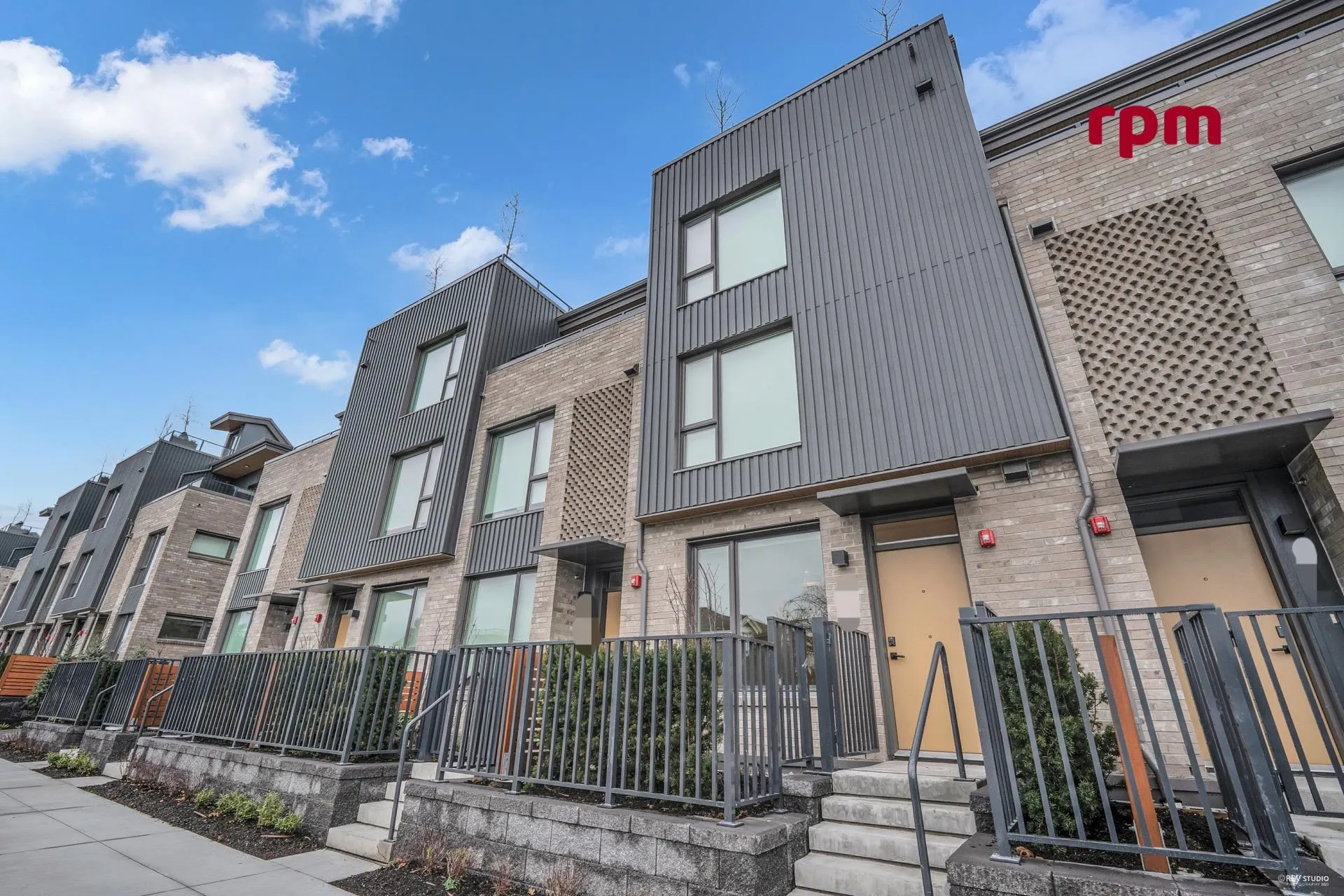 1xx 775 W 49th Avenue