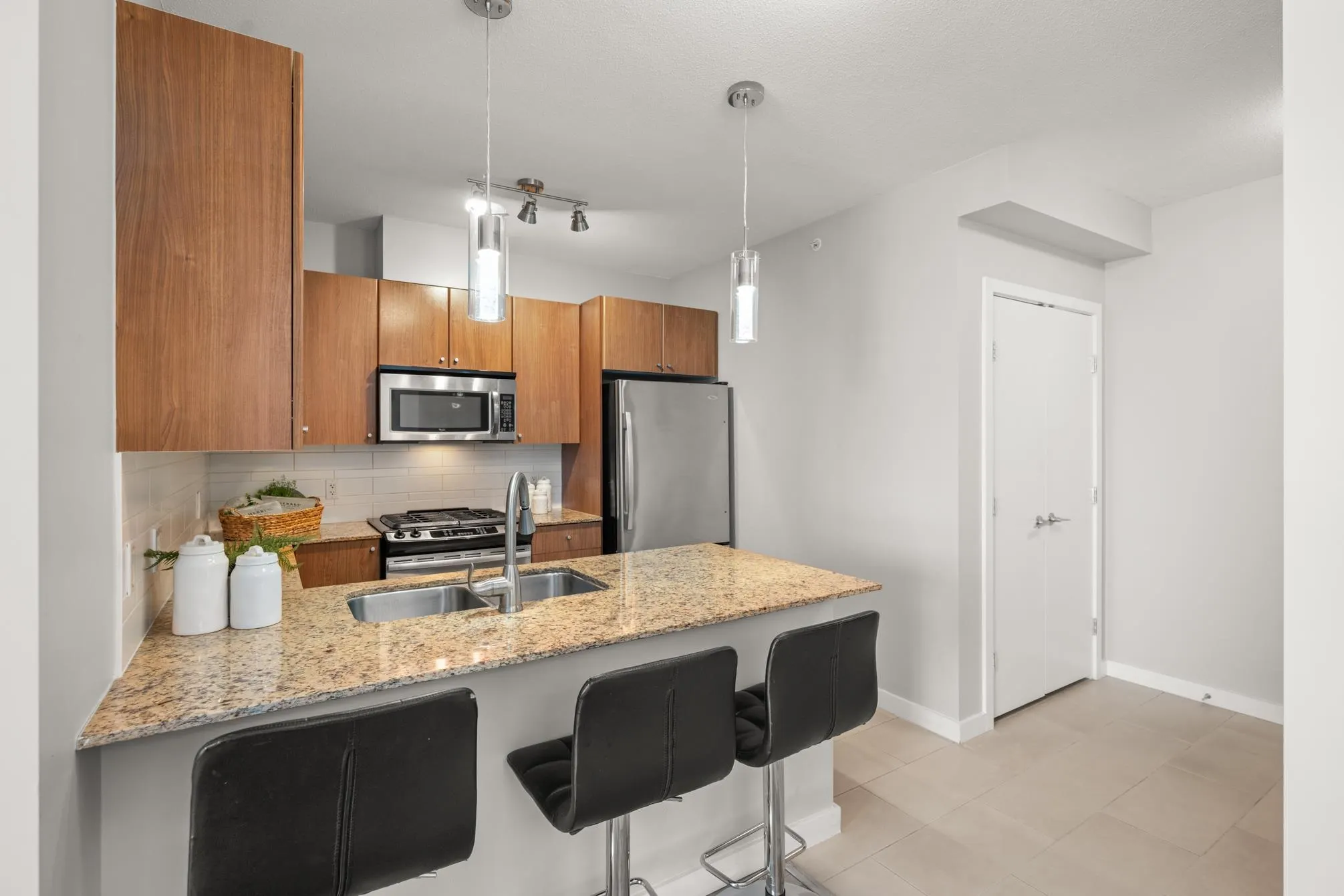 2103 280 Ross Drive
