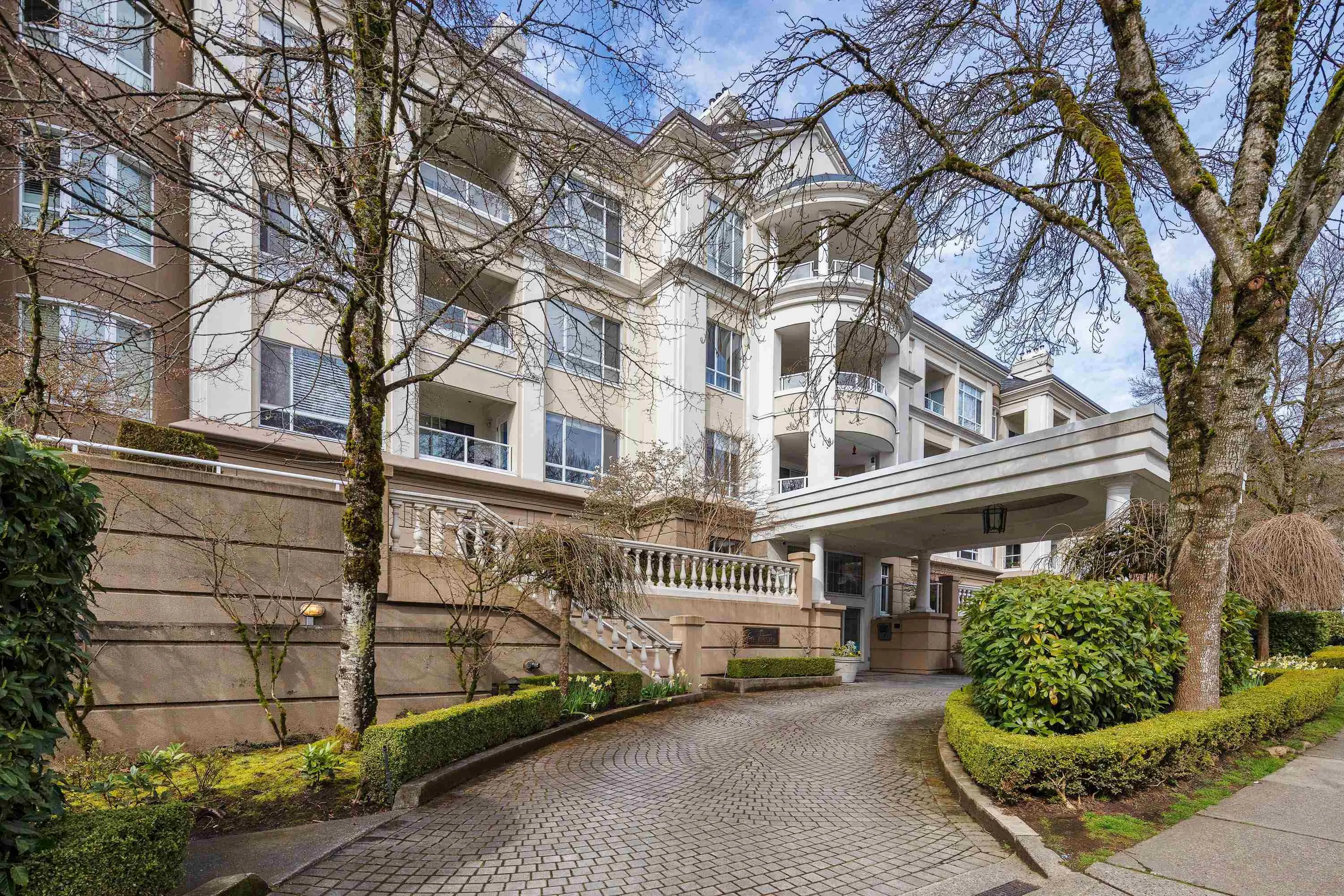 125 5735 Hampton Place