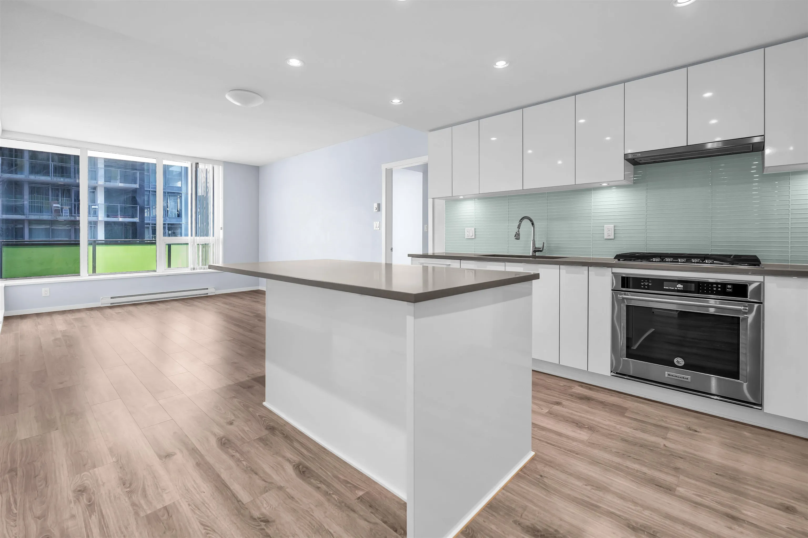 2708 6638 Dunblane Avenue