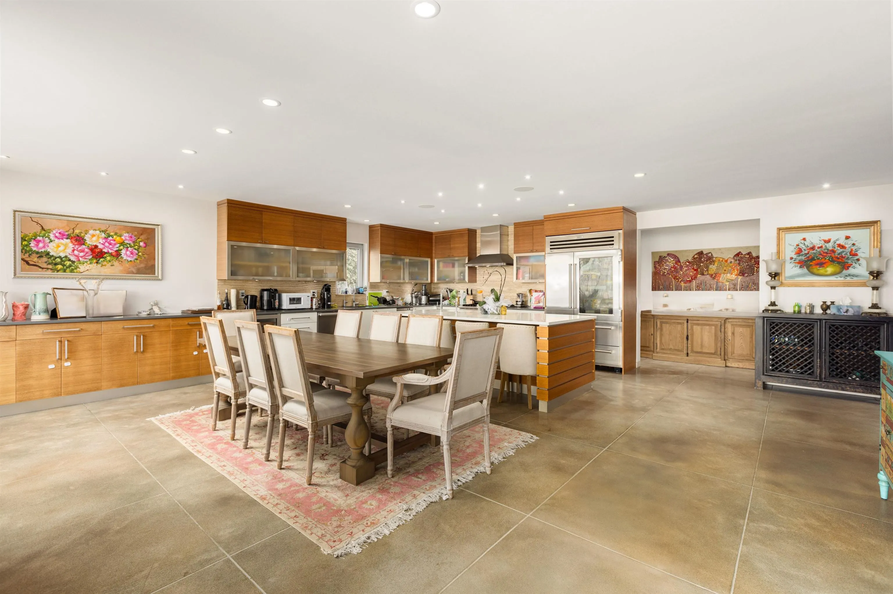 2771 Bellevue Avenue