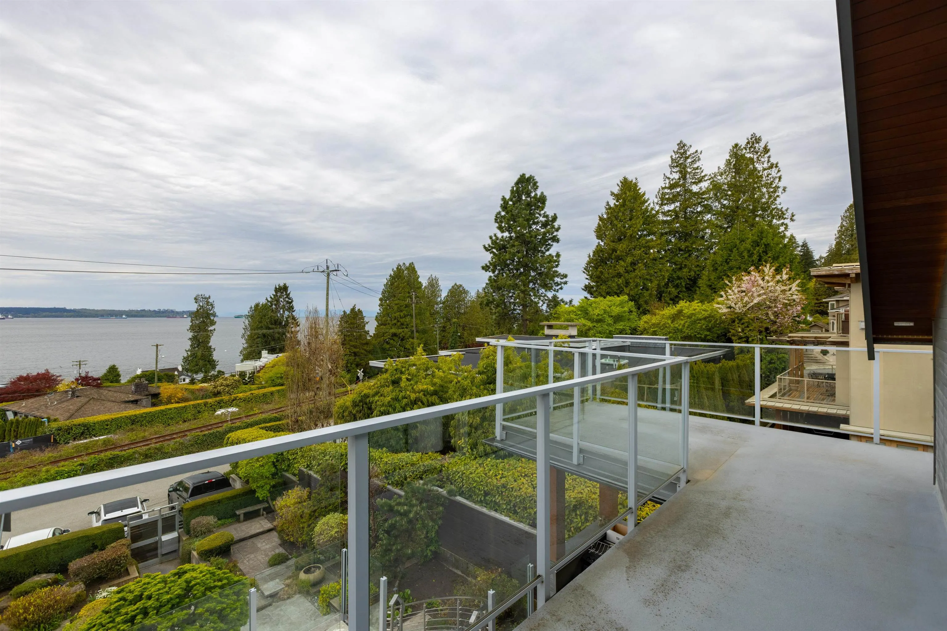 2771 Bellevue Avenue