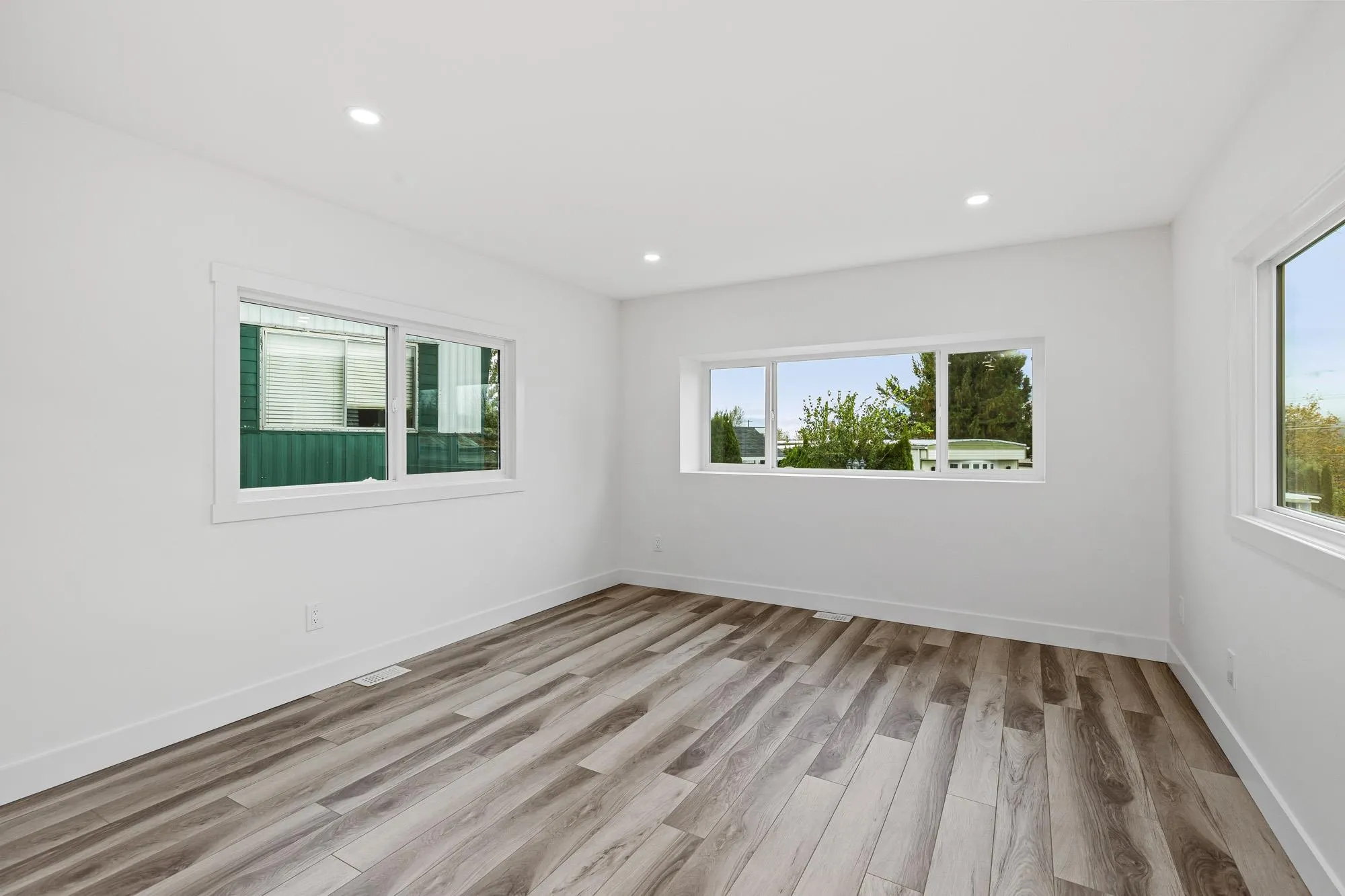 10 34519 Lougheed Highway
