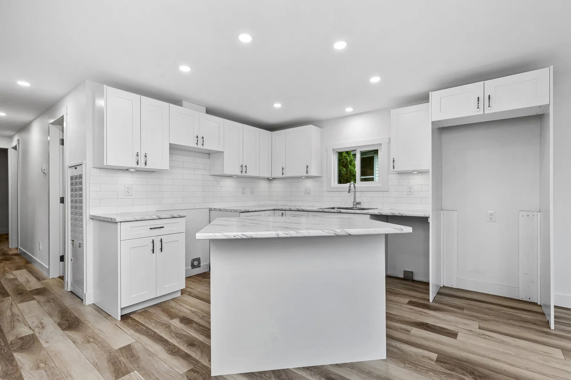 10 34519 Lougheed Highway