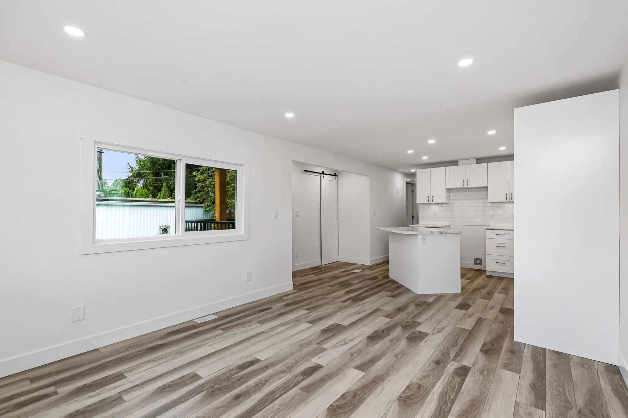 10 34519 Lougheed Highway