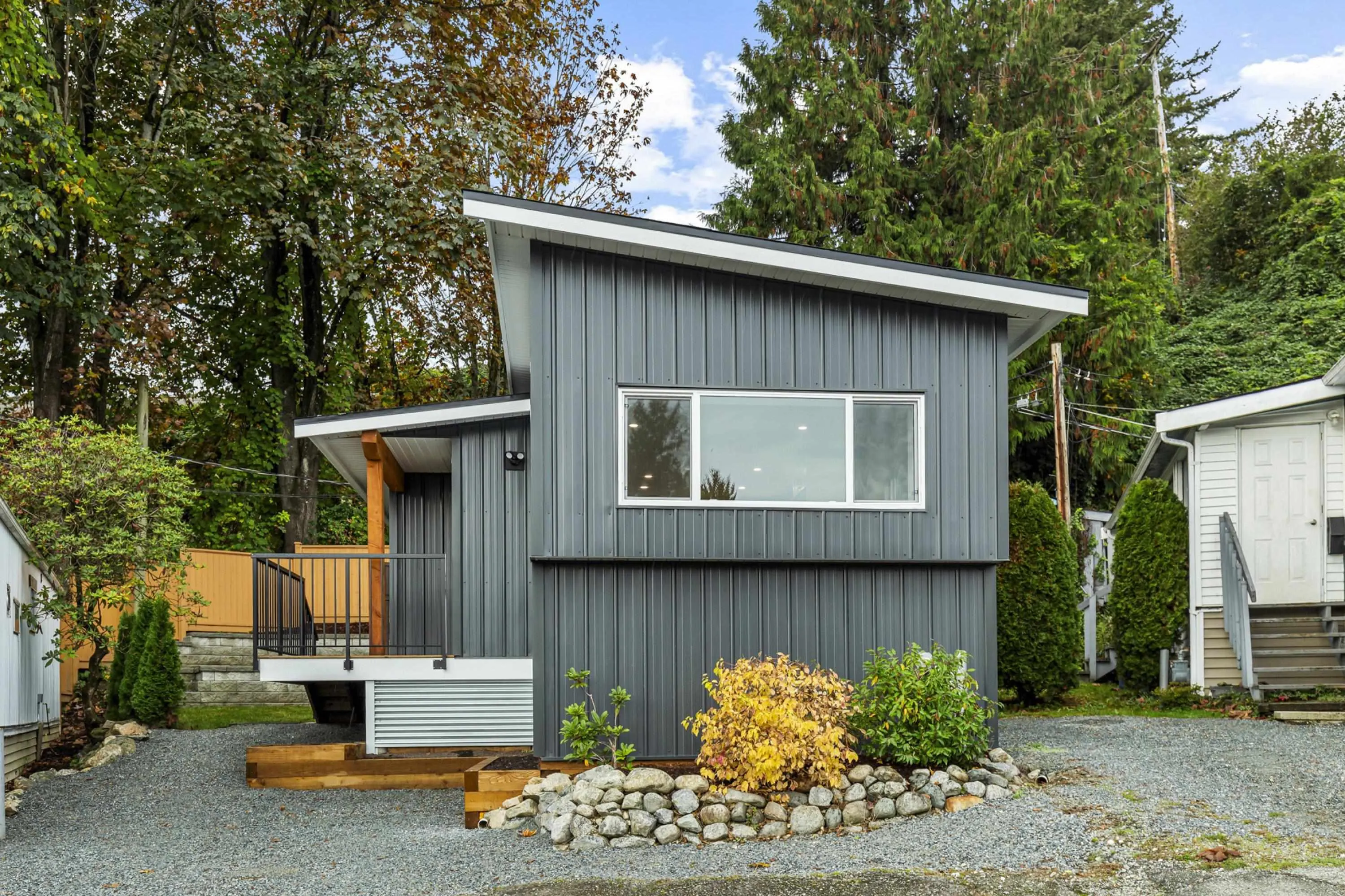 10 34519 Lougheed Highway