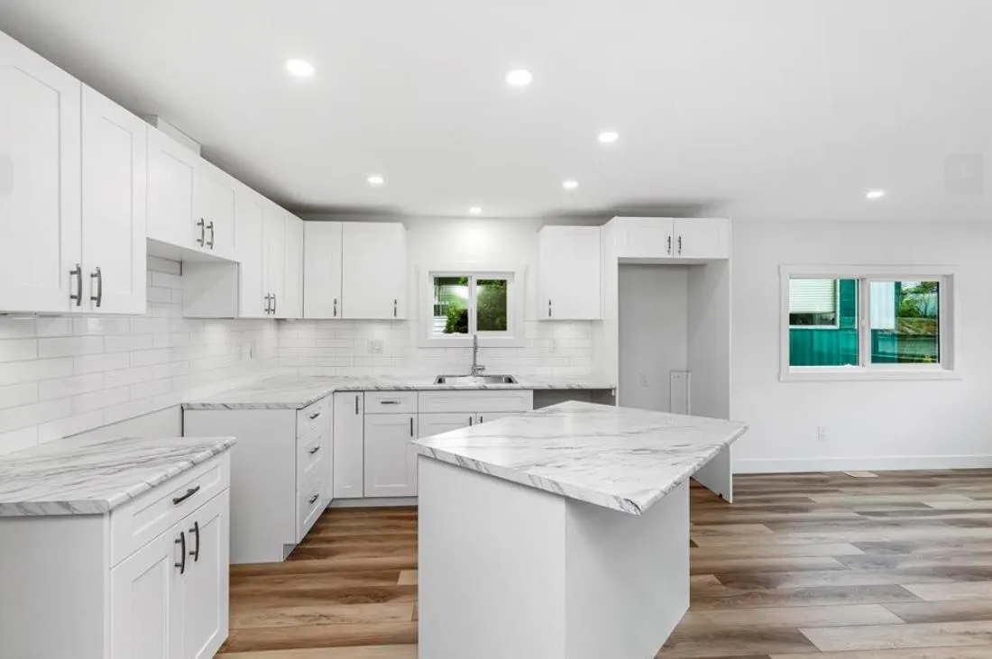 10 34519 Lougheed Highway