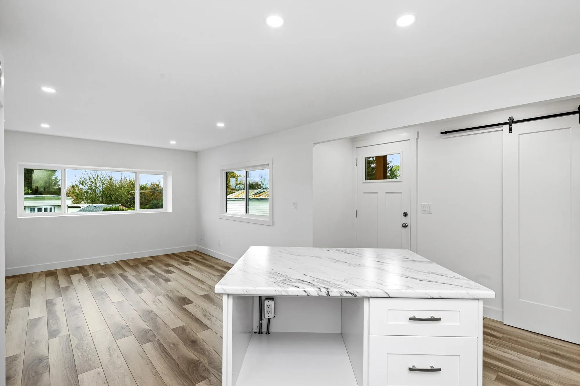 10 34519 Lougheed Highway