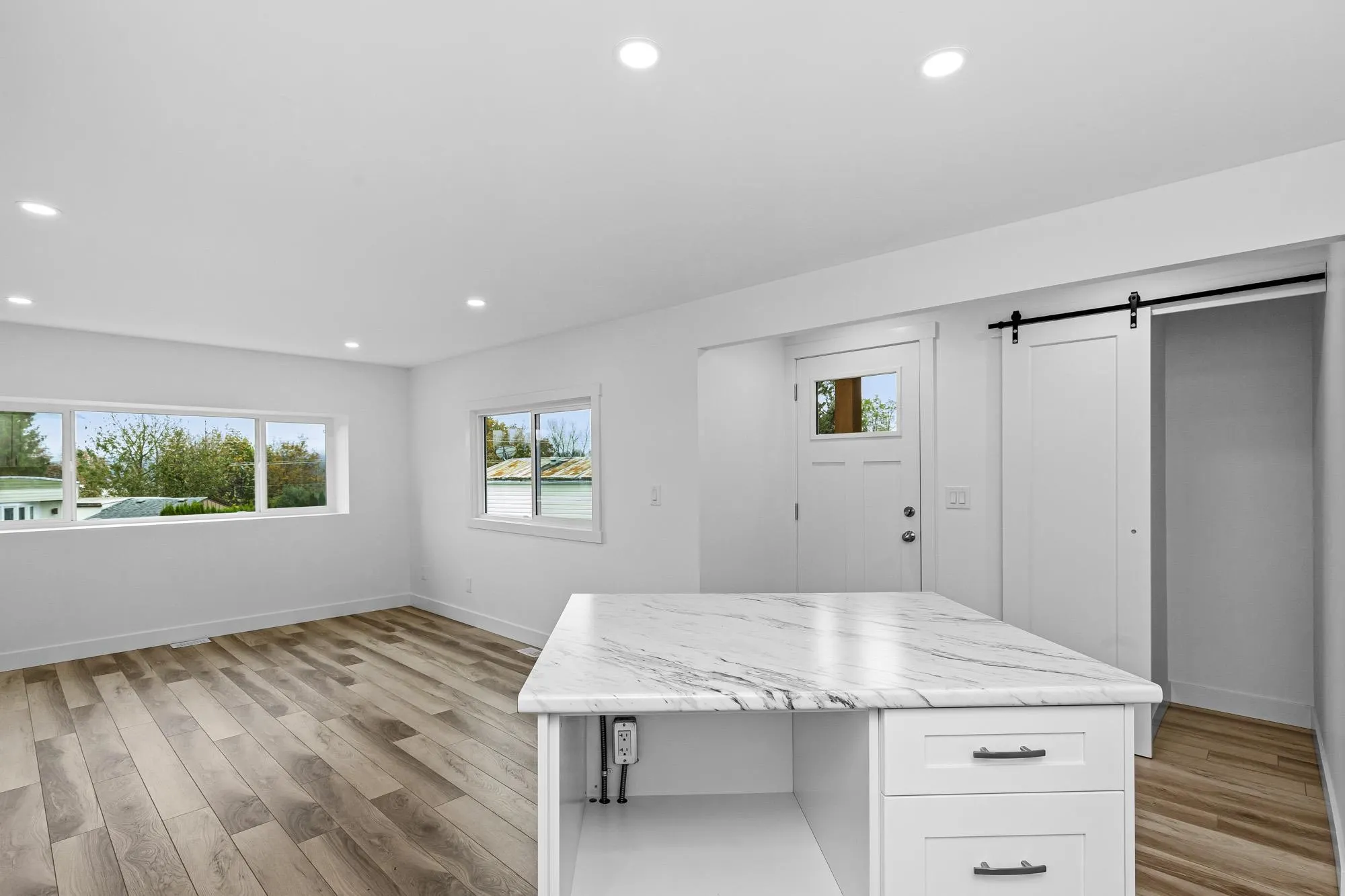 10 34519 Lougheed Highway