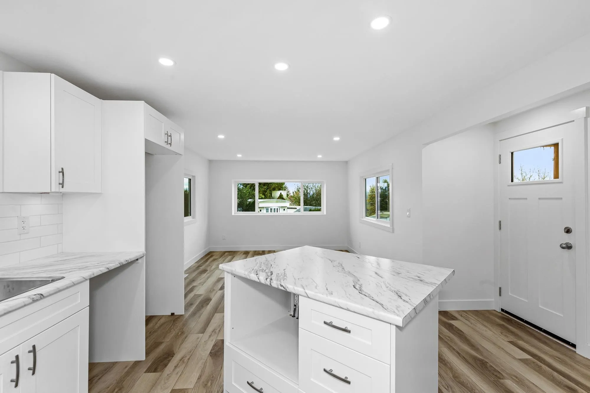 10 34519 Lougheed Highway