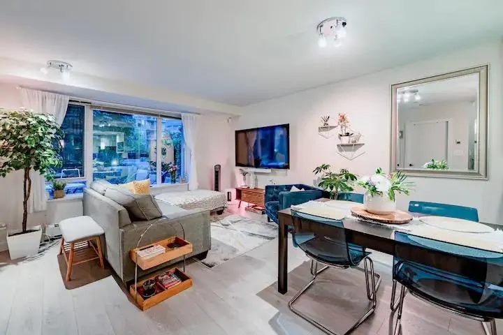 188 Keefer Place