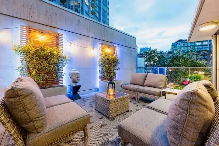 188 Keefer Place