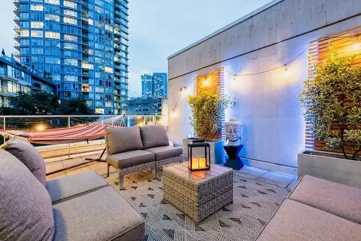 188 Keefer Place