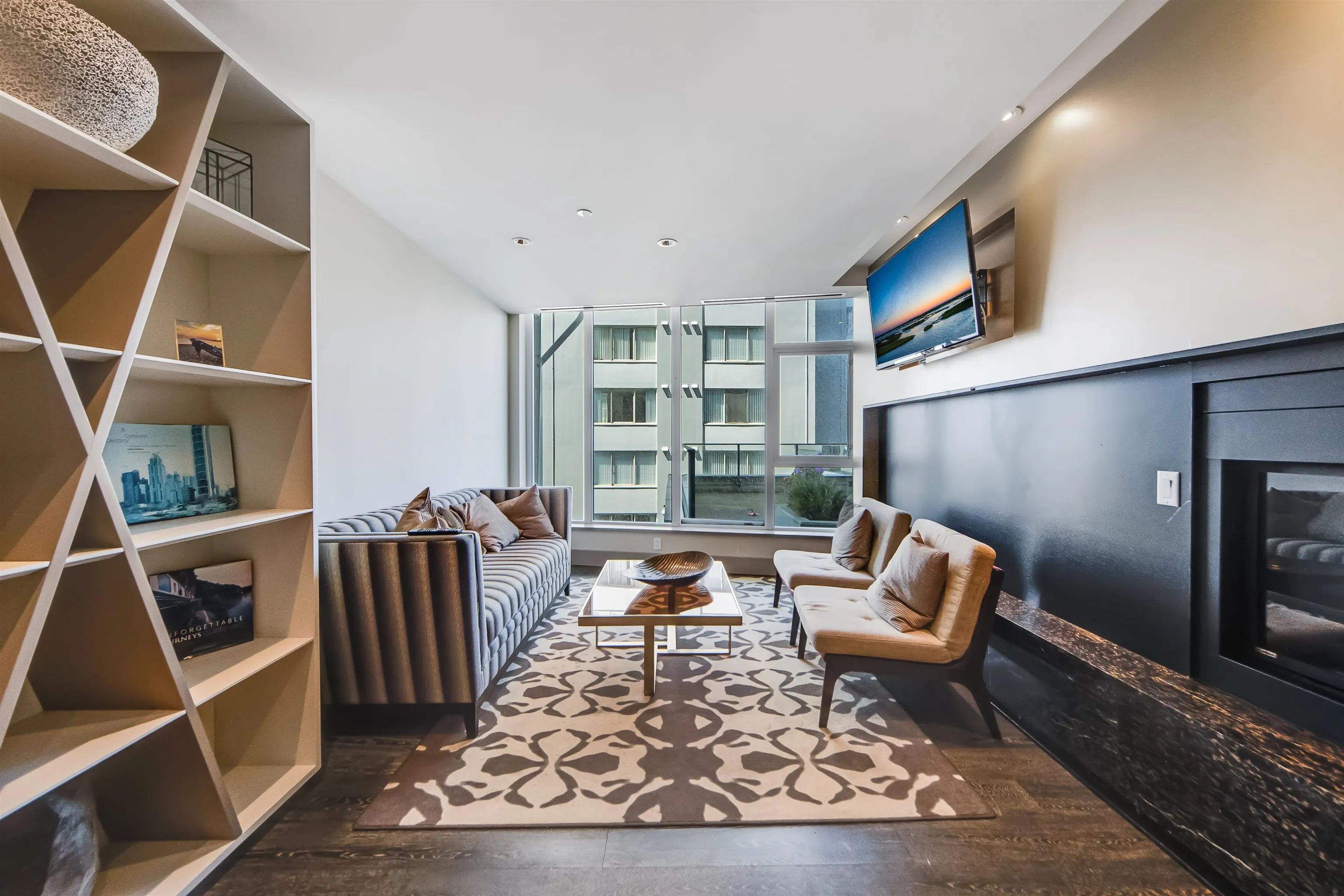 1603 1221 Bidwell Street