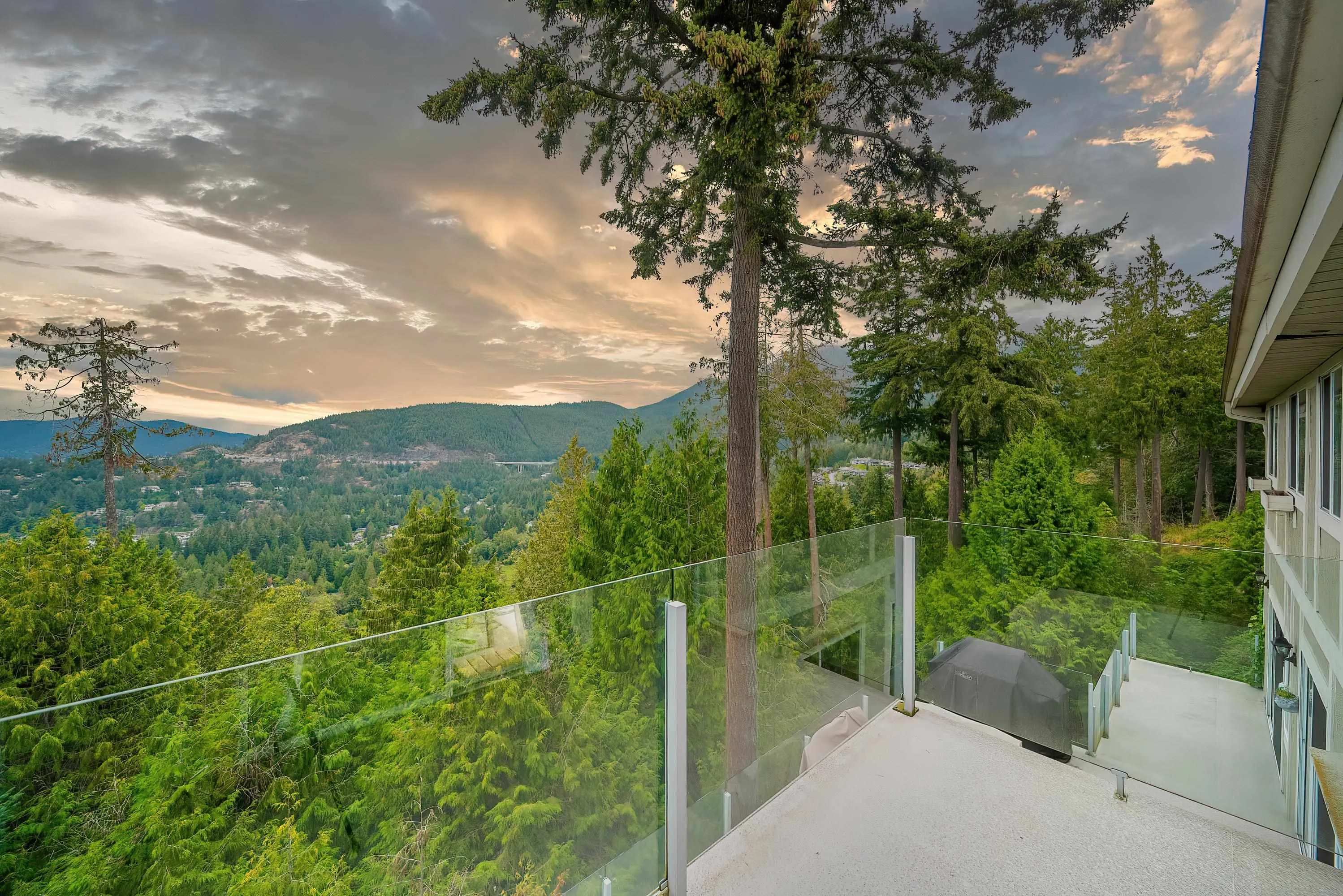 5343 Monte Bre Crescent