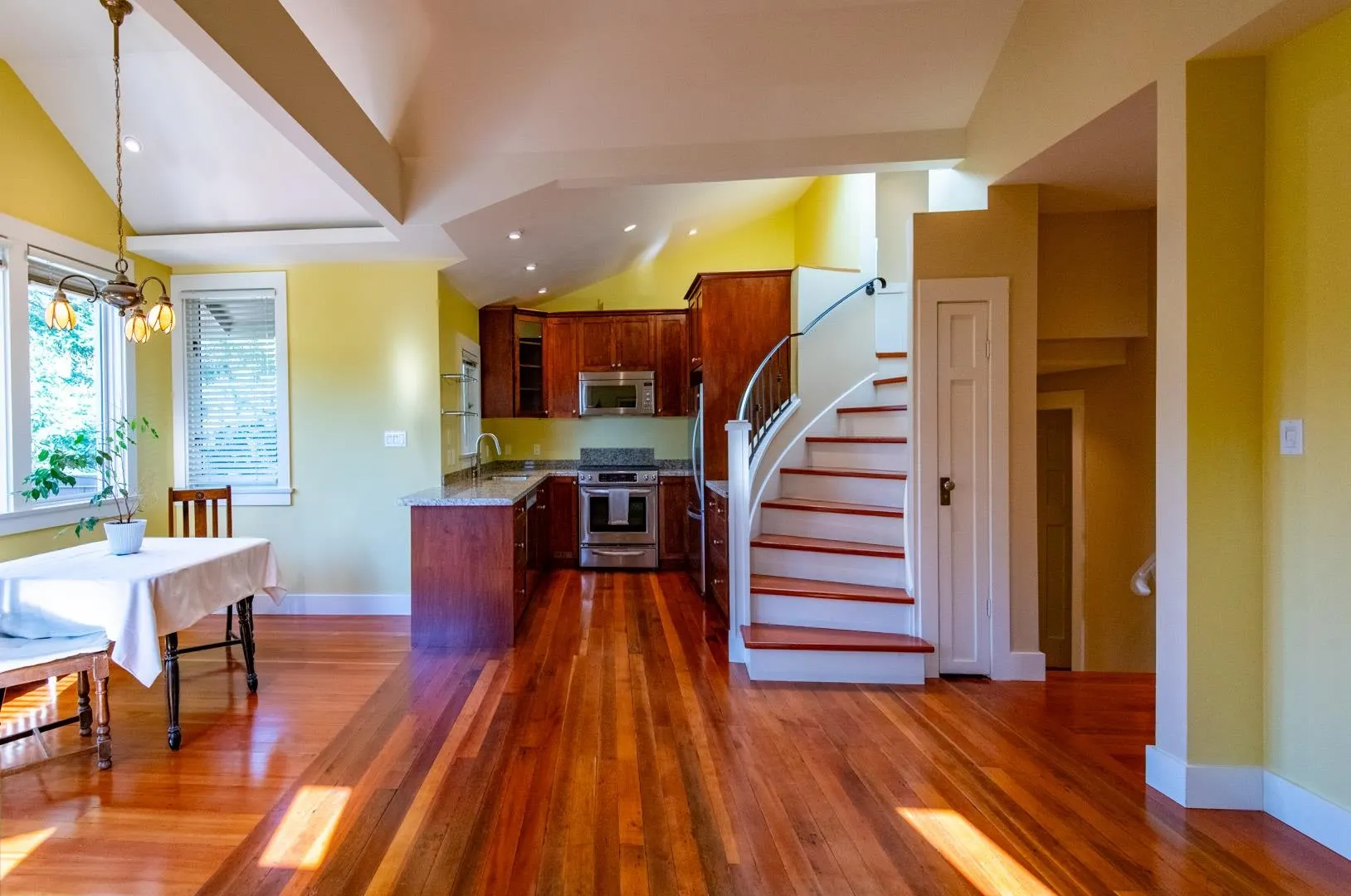 179 W 18th Avenue