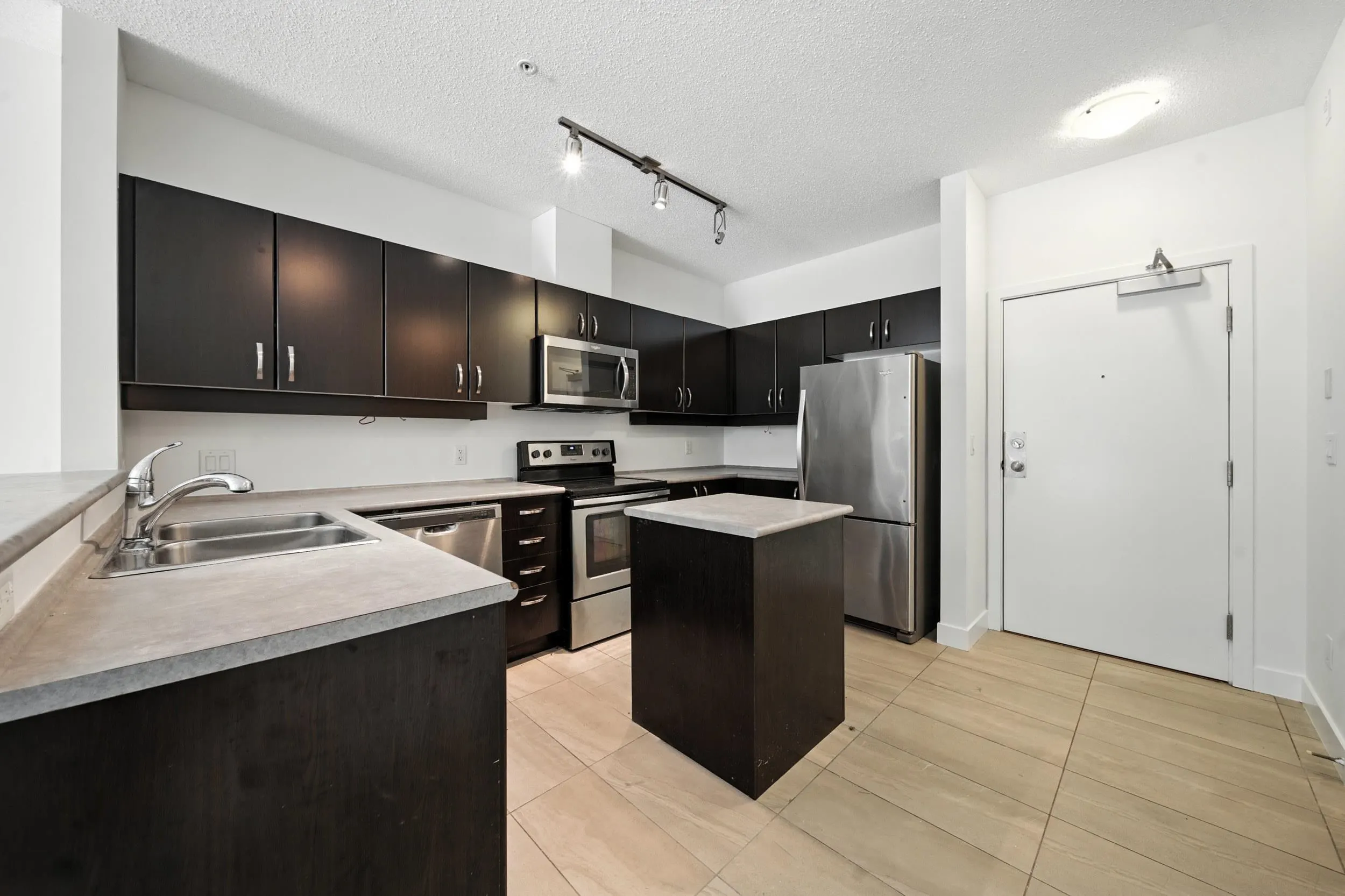 142 10838 City Parkway