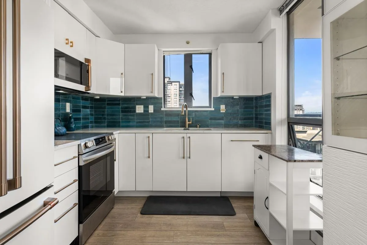1801 850 Royal Avenue