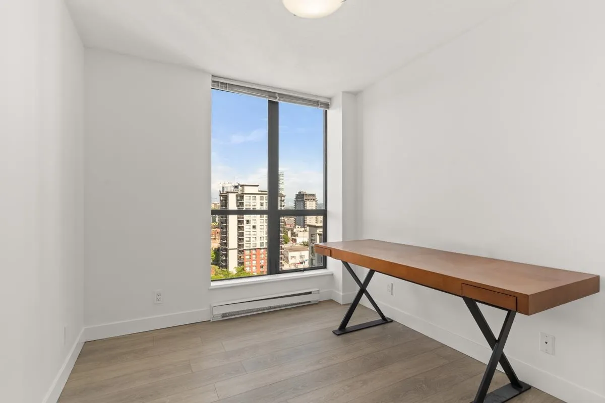 1801 850 Royal Avenue