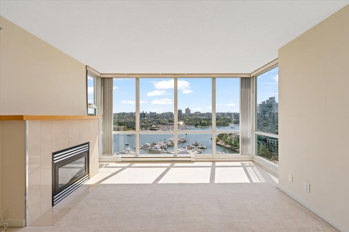 1903 1077 Marinaside Crescent