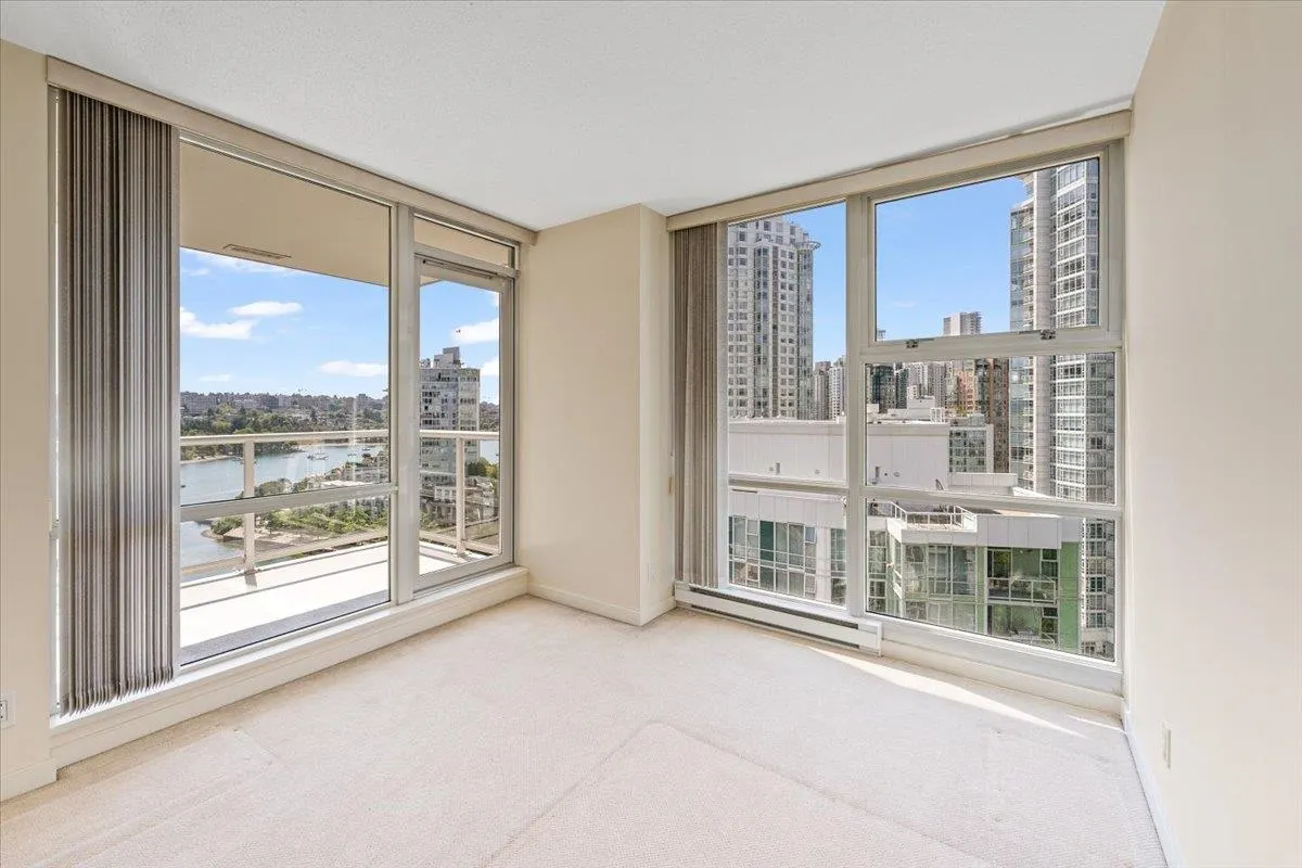 1903 1077 Marinaside Crescent